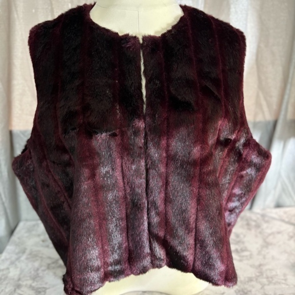 Faux fur vest woman’s 3X, burgundy